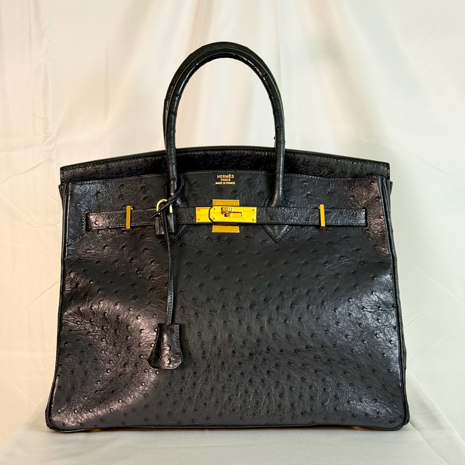 HERMÈS Birkin 40 Navy — Navy Ostrich Leather, Gold Hardware