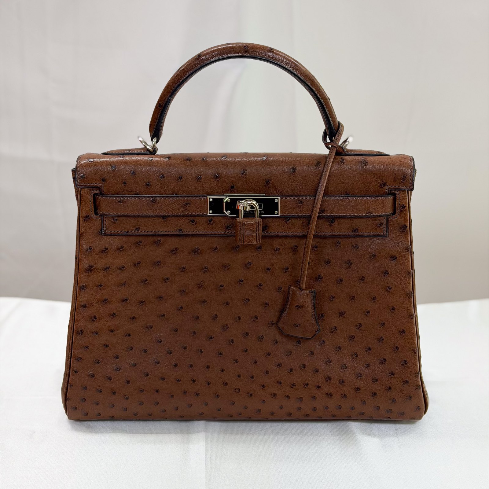 HERMÈS Kelly 32 Sellier — Cognac Ostrich, Palladium Hardware